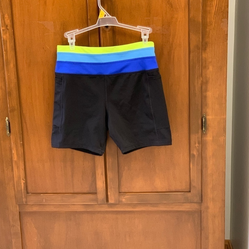 Love & Sports high waist biker shorts side pockets medium